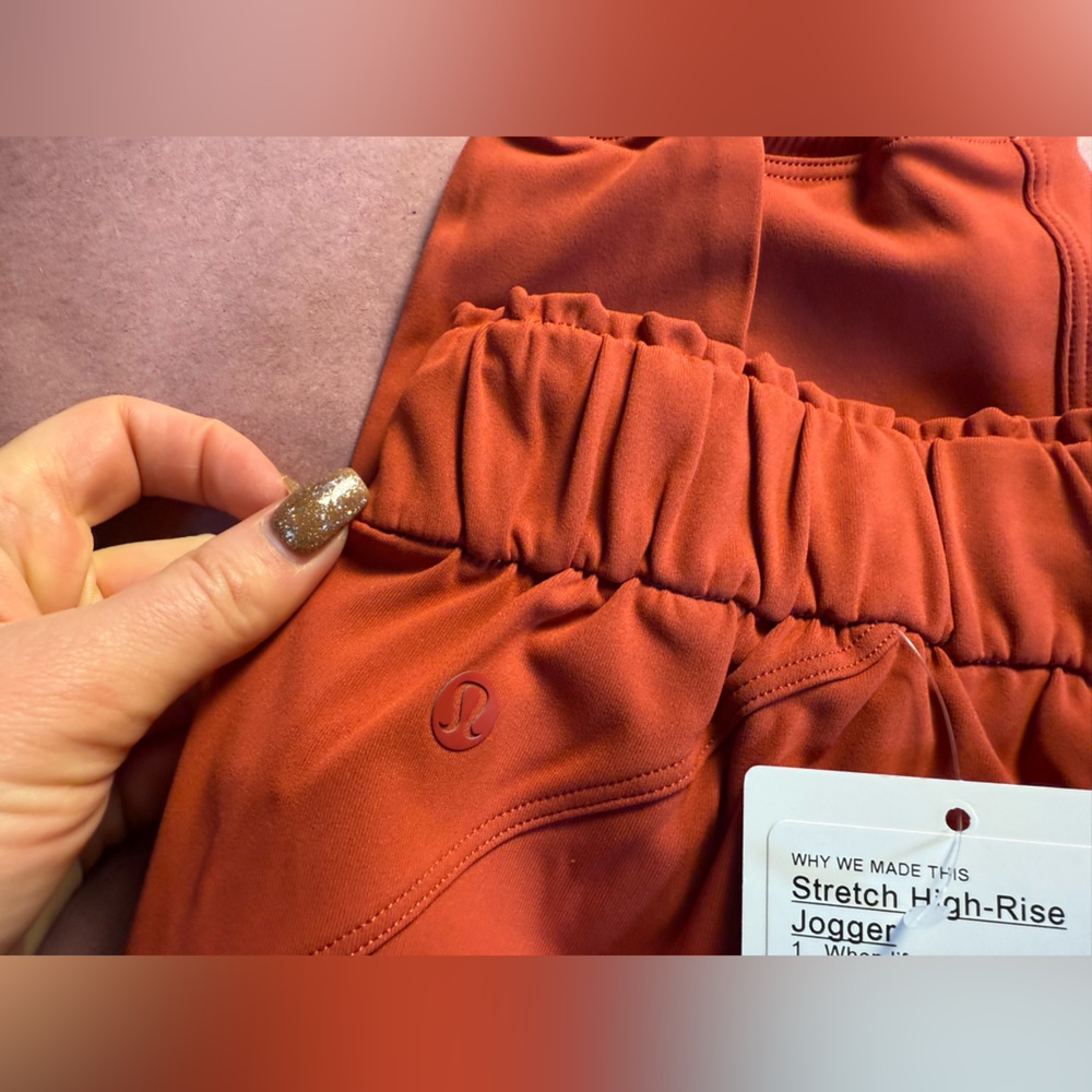 Lululemon Stretch High-Rise Jogger *Full Length
Cayenne size 6 NWT - Picture 9 of 10